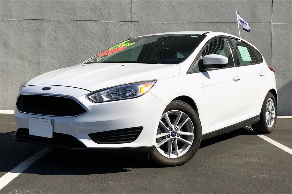 Certified Pre-Owned 2018 Ford Focus SE FWD 4D Hatchback