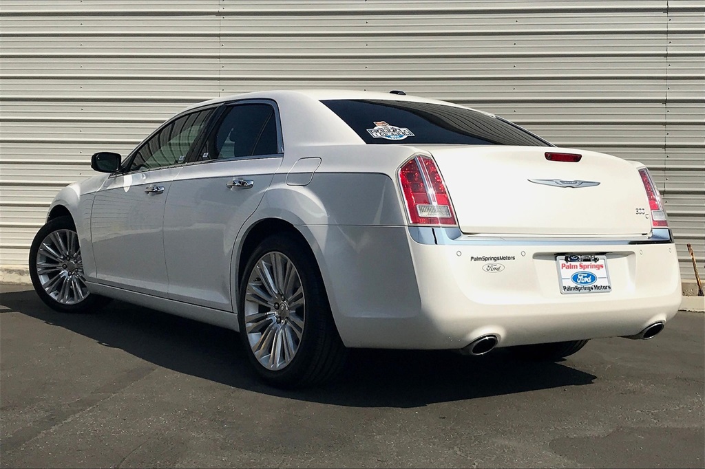 Chrysler 300c white