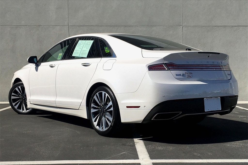 Pre-Owned 2017 Lincoln MKZ Hybrid FWD 4D Sedan